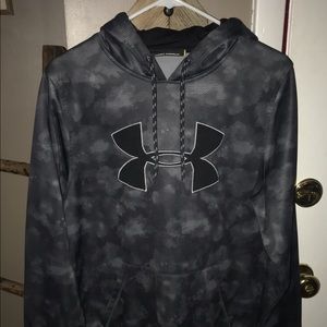 Men’s size smart under Armour hoodie